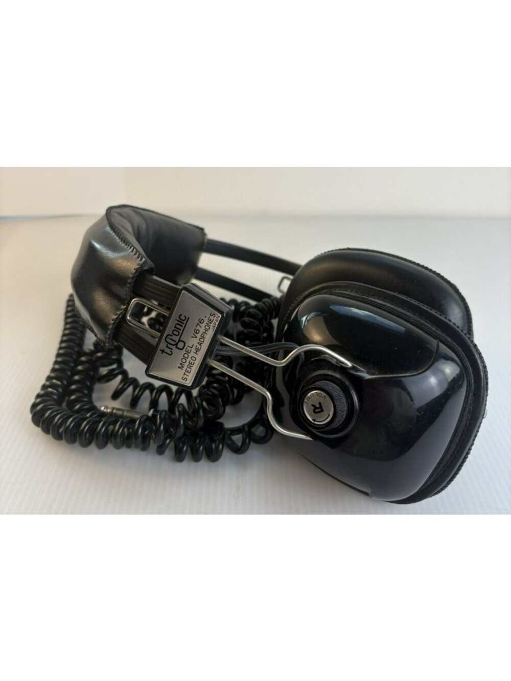 Vintage Wired Trisonic model v676 stereo over ear headphones black tested work